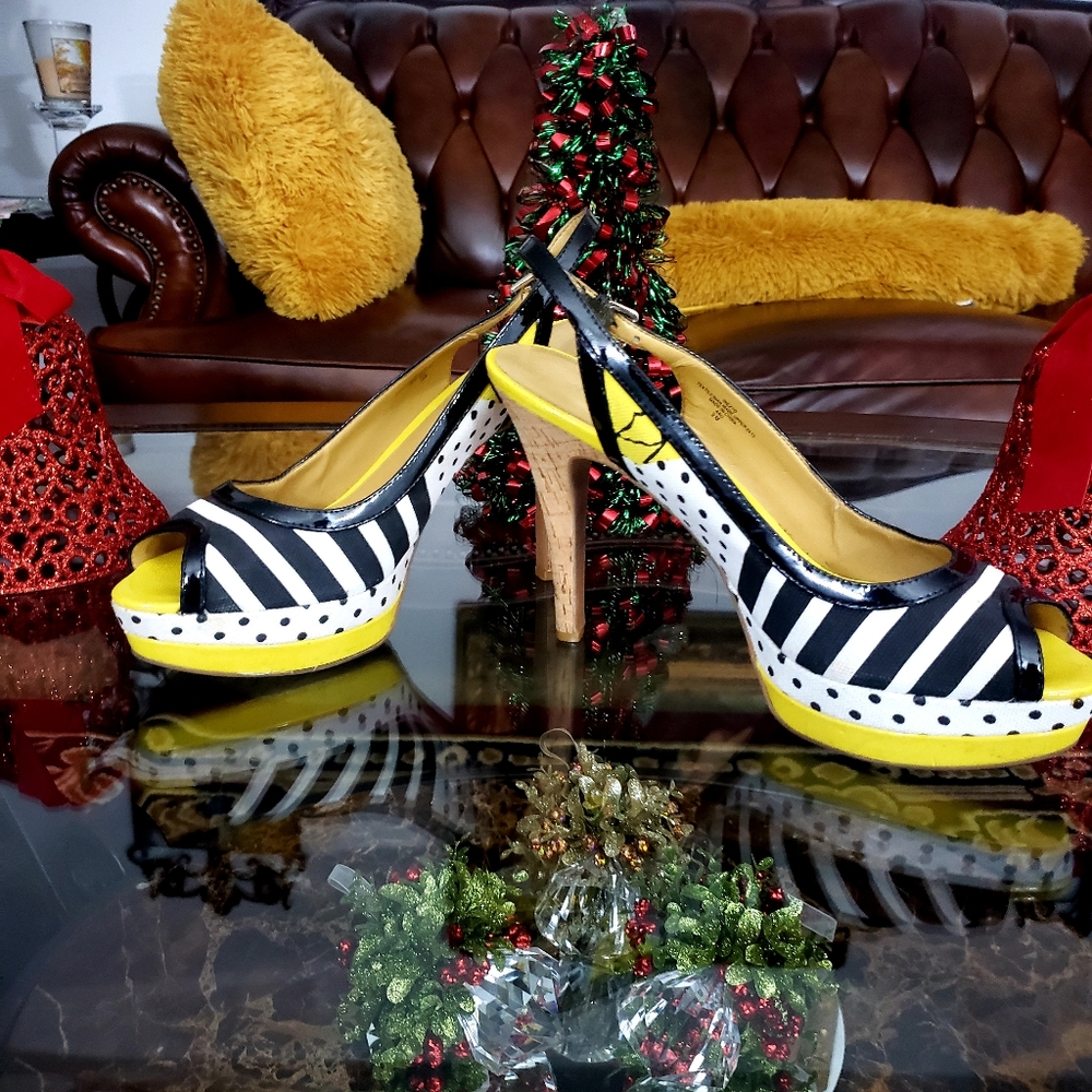 Shoes - Picture 2 of 4